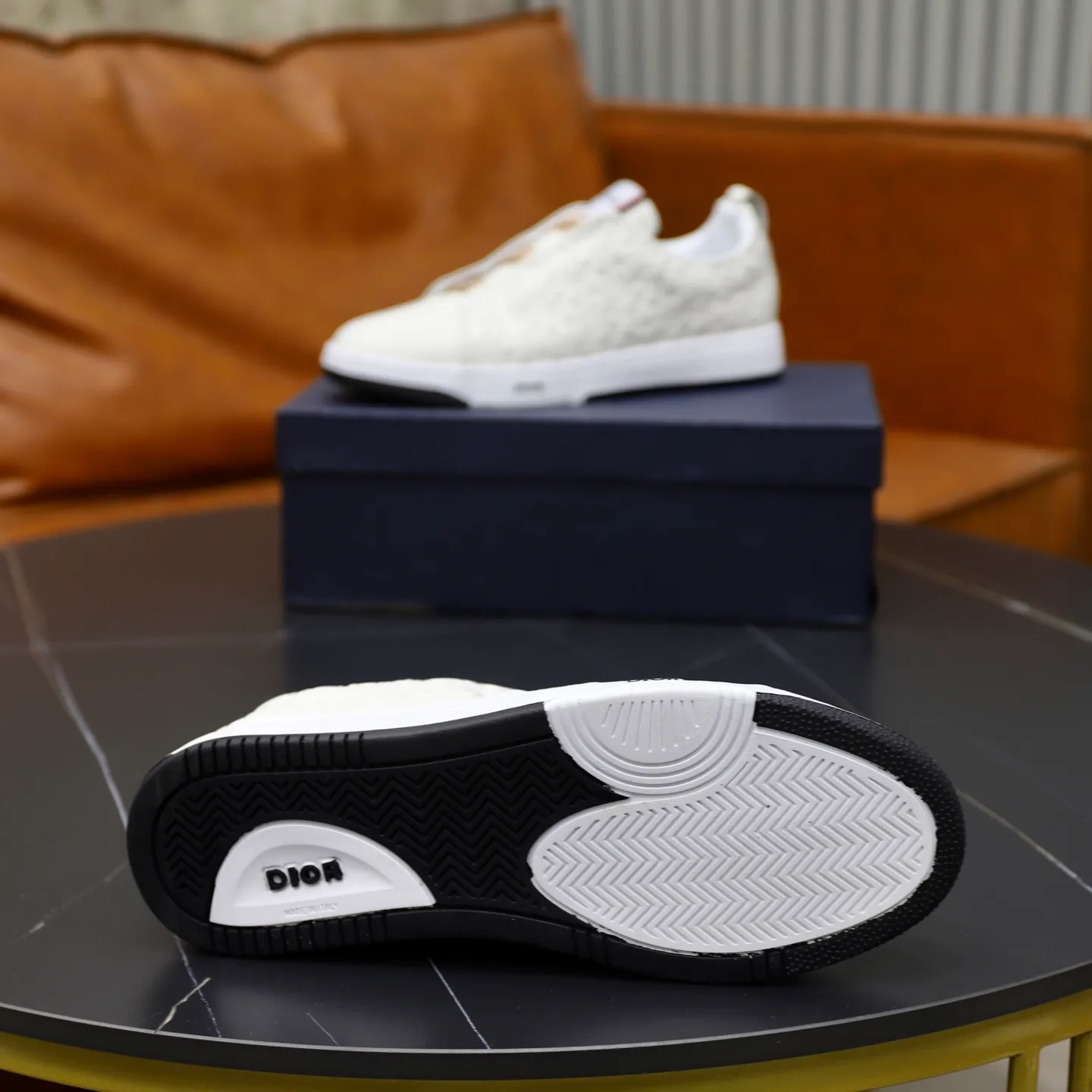 Ex-factory price: 442💰🙅‍♂️🙅‍♂️🙅‍♂️ Brand: Dior DIOR Standard code: 38-44 (45 customized) Grade: Same as the official website Material: Original leather splicing, comfortable and breathable lining, original wear-resistant outsole Style category: Men's fashionable casual shoes, running shoes, noble luxury brand elements, top luxury Color: actual picture color
